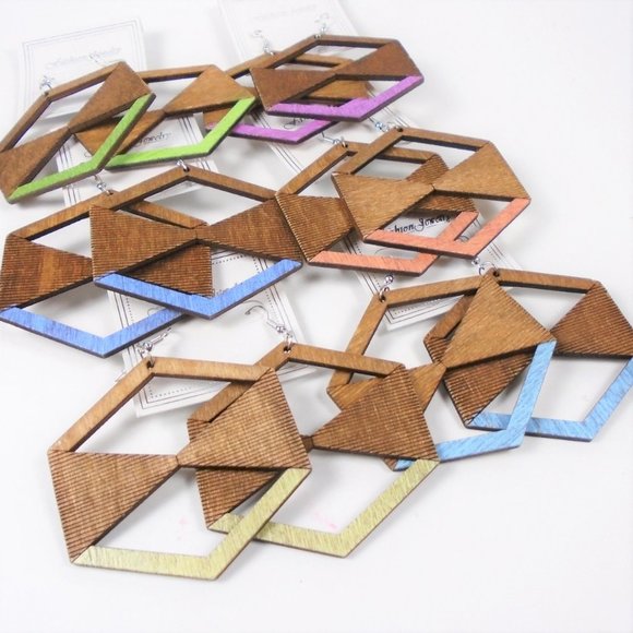 Earring - Picture 1 of 1